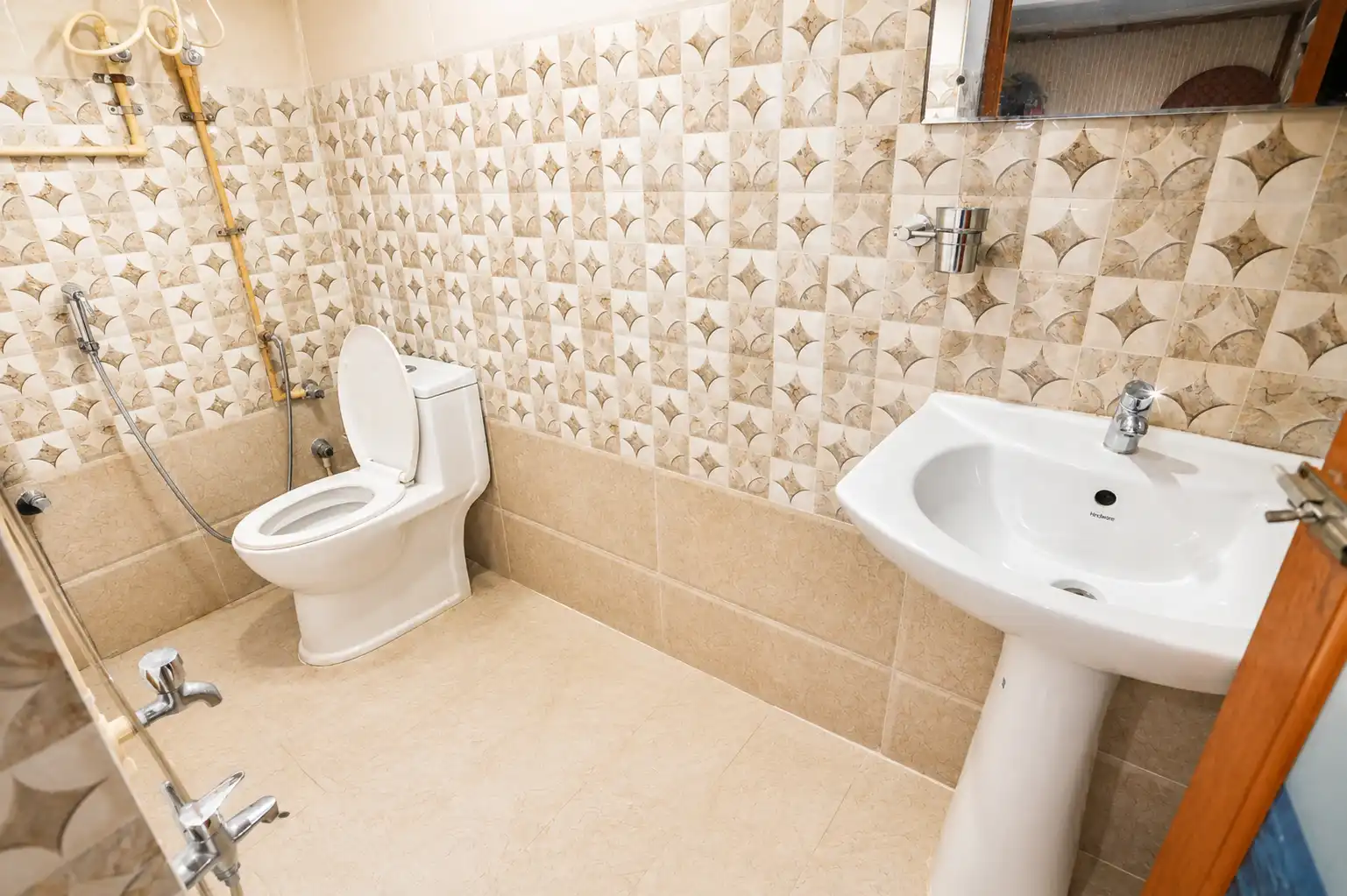 Super Deluxe Wash Room